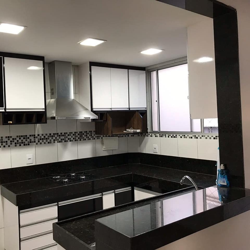 Bancada em granito instalado em cozinha — Marmoraria Dom Bosco BH